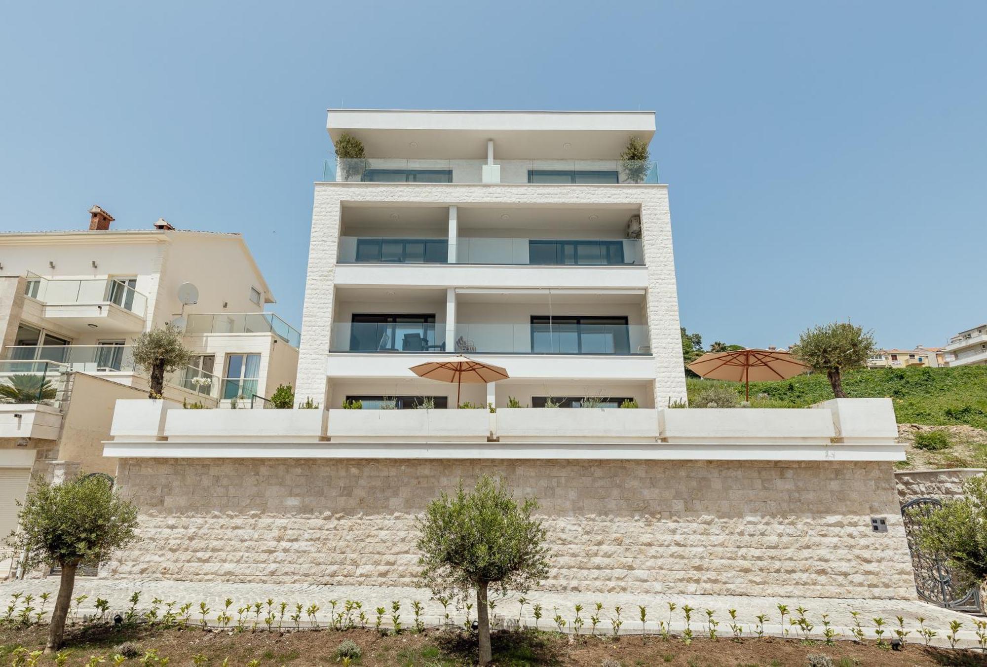 Savina Beachfront Oasis ヘルツェグ・ノヴィ エクステリア 写真