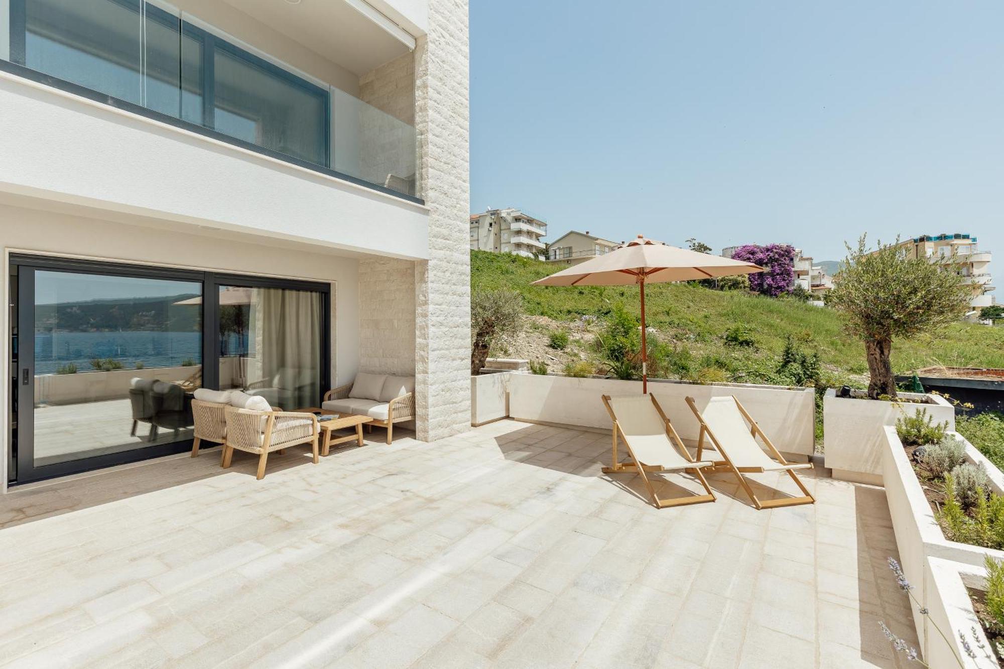 Savina Beachfront Oasis ヘルツェグ・ノヴィ エクステリア 写真