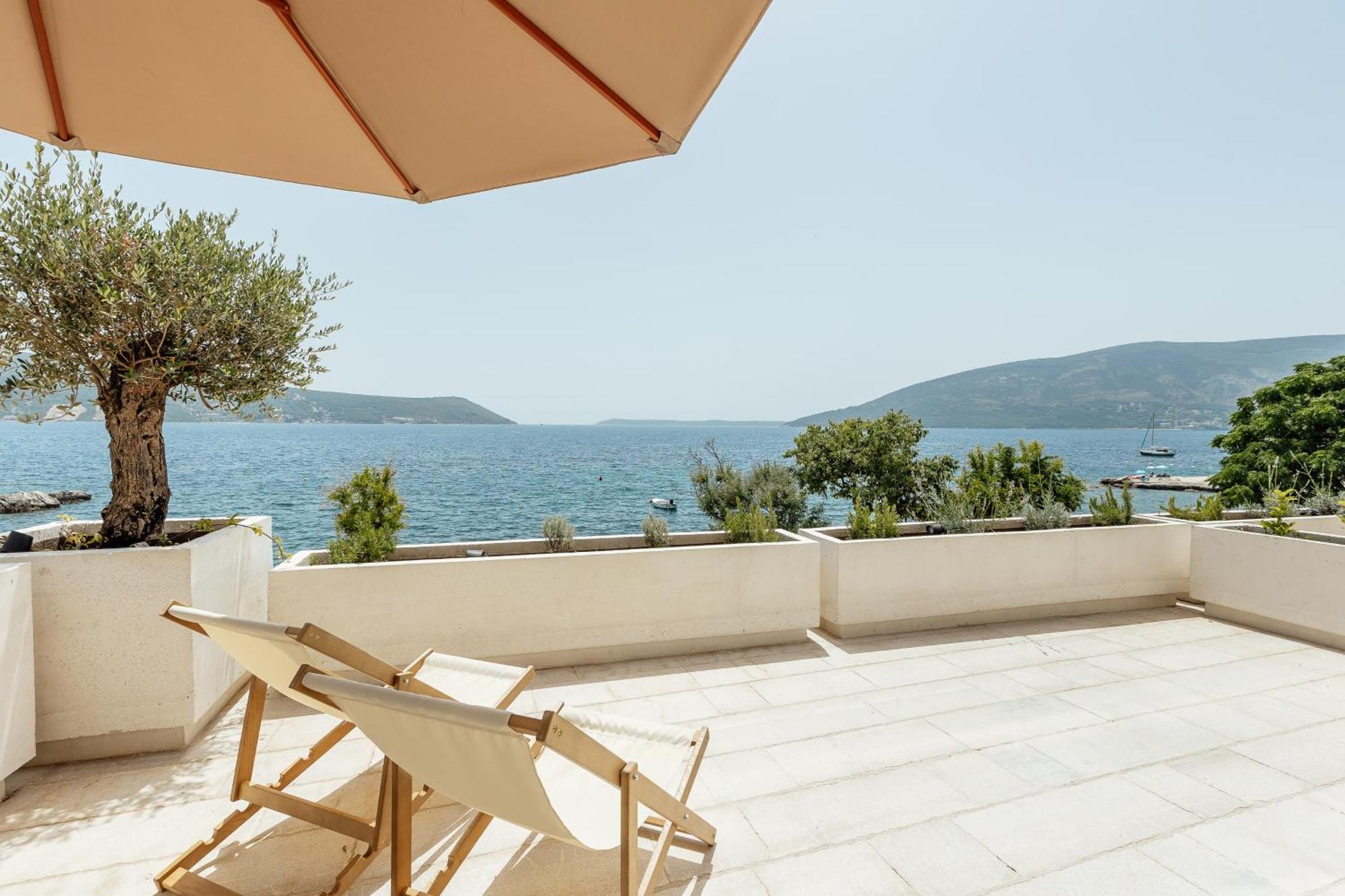 Savina Beachfront Oasis ヘルツェグ・ノヴィ エクステリア 写真