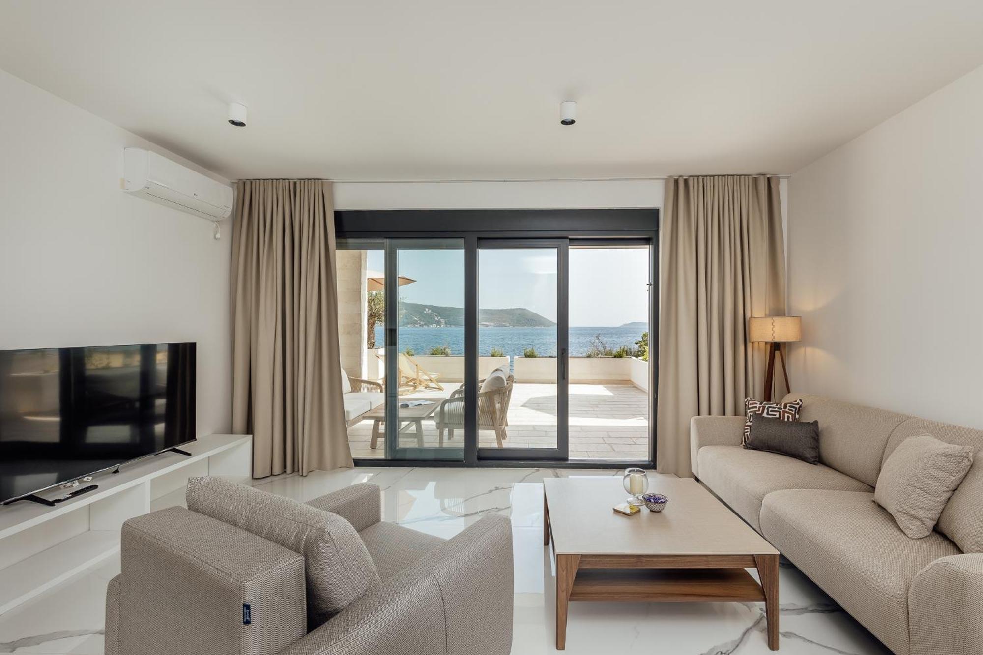 Savina Beachfront Oasis ヘルツェグ・ノヴィ エクステリア 写真