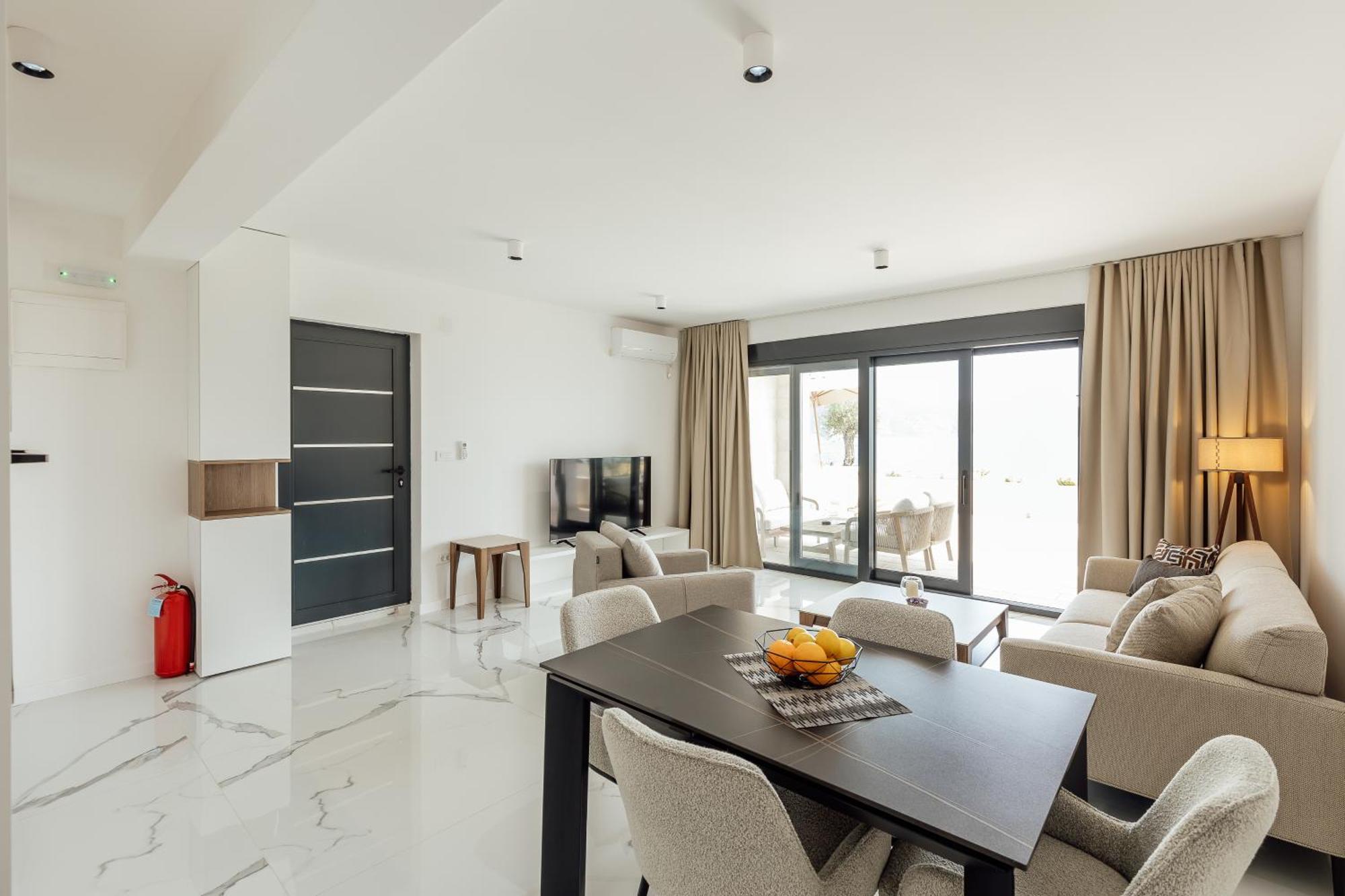 Savina Beachfront Oasis ヘルツェグ・ノヴィ エクステリア 写真