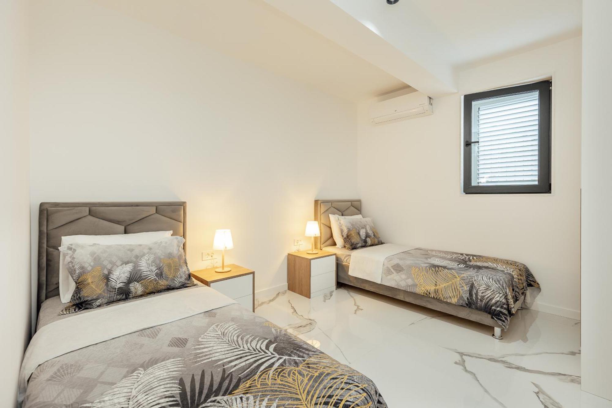 Savina Beachfront Oasis ヘルツェグ・ノヴィ エクステリア 写真