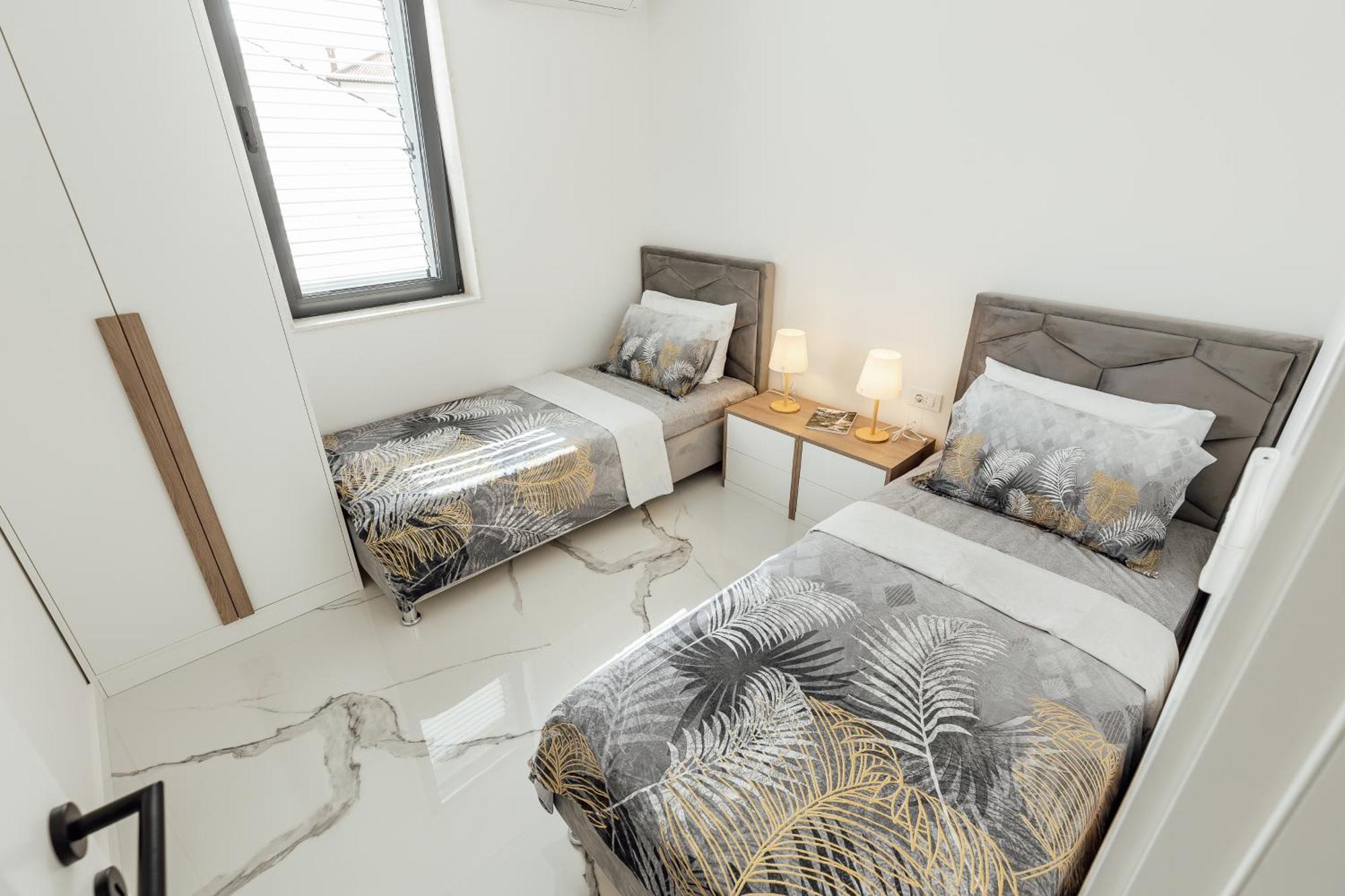Savina Beachfront Oasis ヘルツェグ・ノヴィ エクステリア 写真