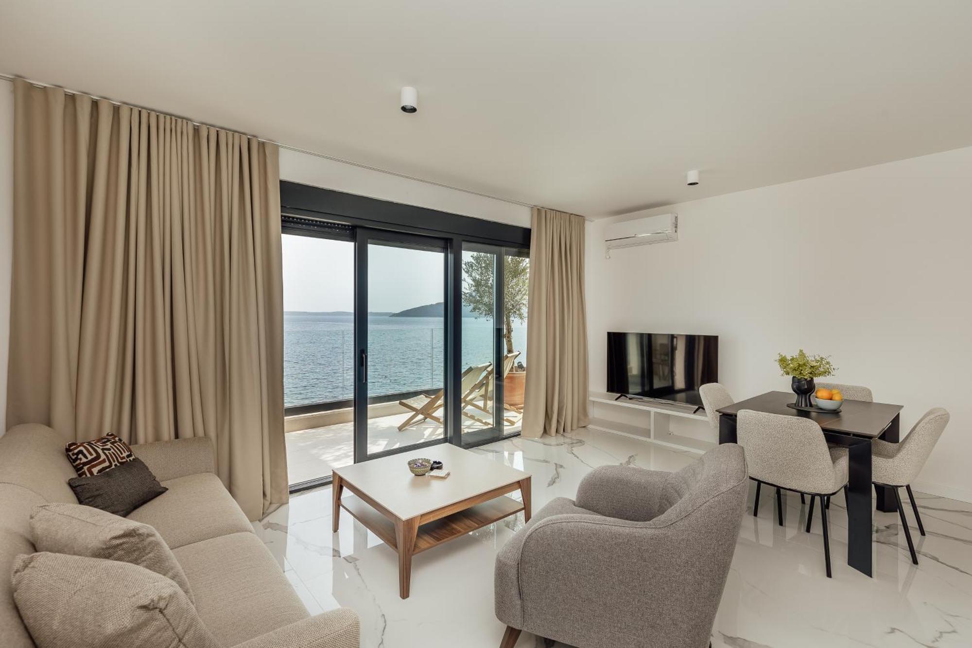 Savina Beachfront Oasis ヘルツェグ・ノヴィ エクステリア 写真