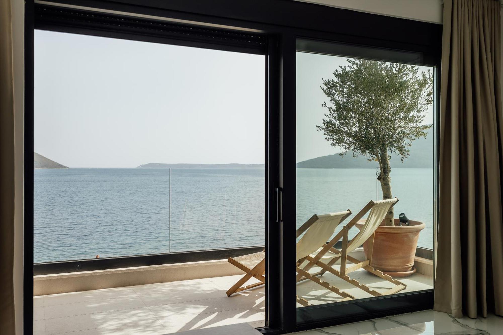 Savina Beachfront Oasis ヘルツェグ・ノヴィ エクステリア 写真