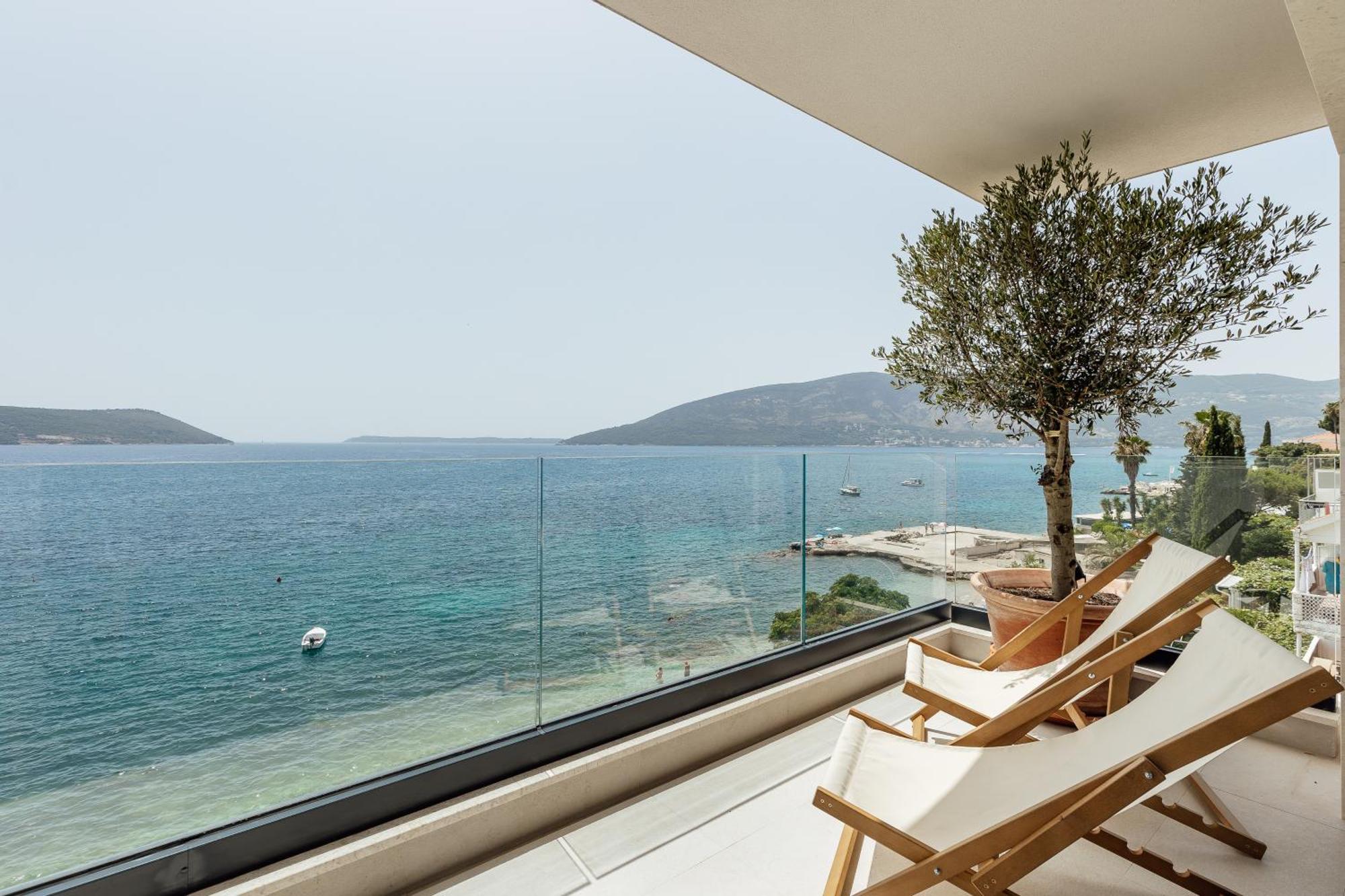 Savina Beachfront Oasis ヘルツェグ・ノヴィ エクステリア 写真