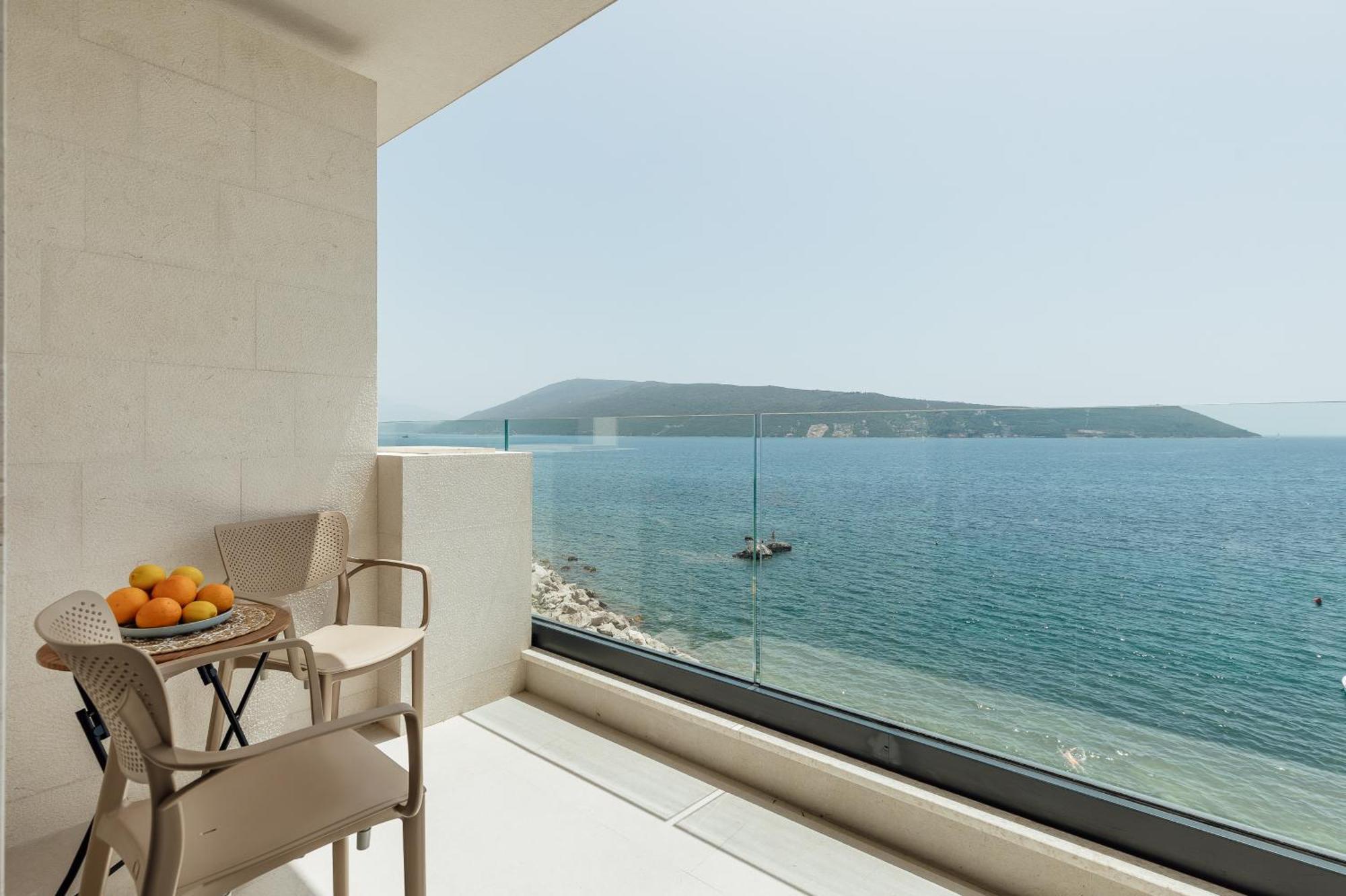 Savina Beachfront Oasis ヘルツェグ・ノヴィ エクステリア 写真