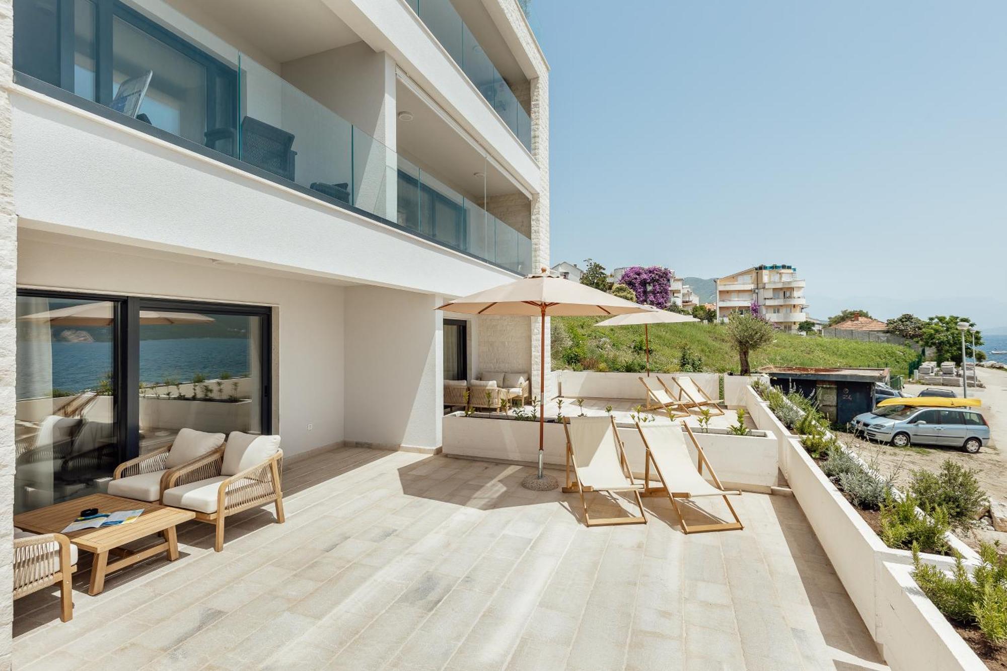 Savina Beachfront Oasis ヘルツェグ・ノヴィ エクステリア 写真