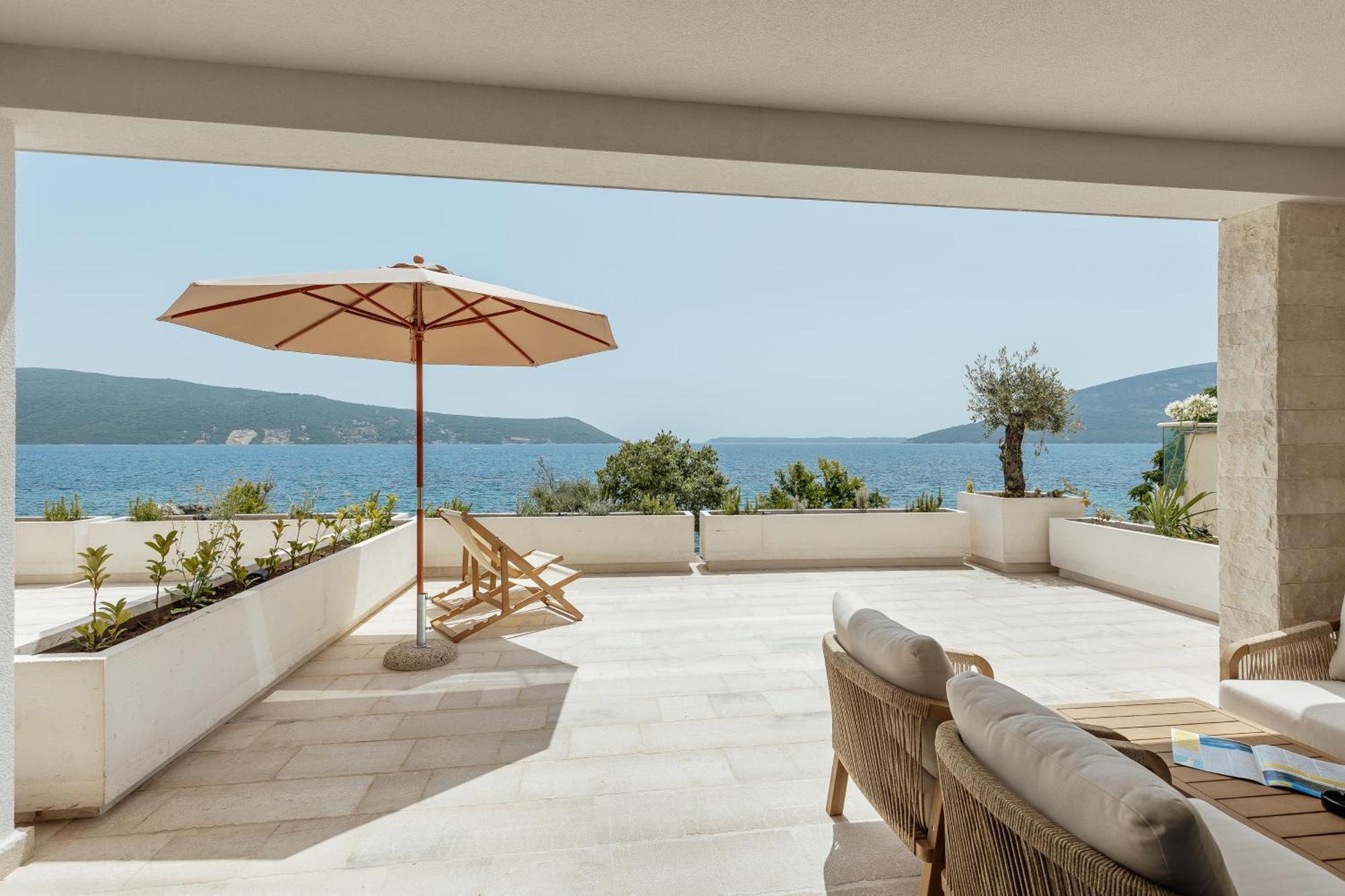 Savina Beachfront Oasis ヘルツェグ・ノヴィ エクステリア 写真