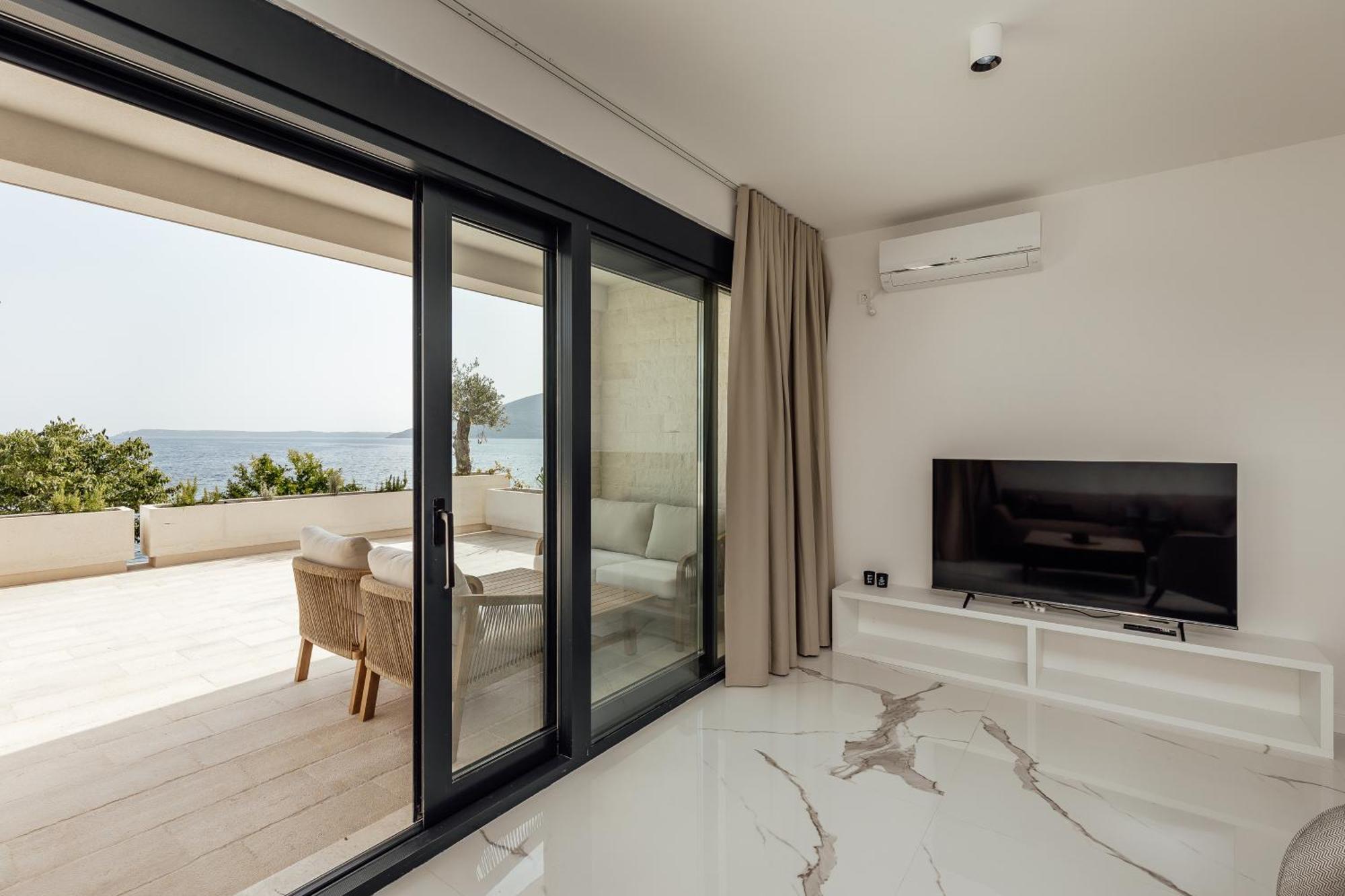 Savina Beachfront Oasis ヘルツェグ・ノヴィ エクステリア 写真