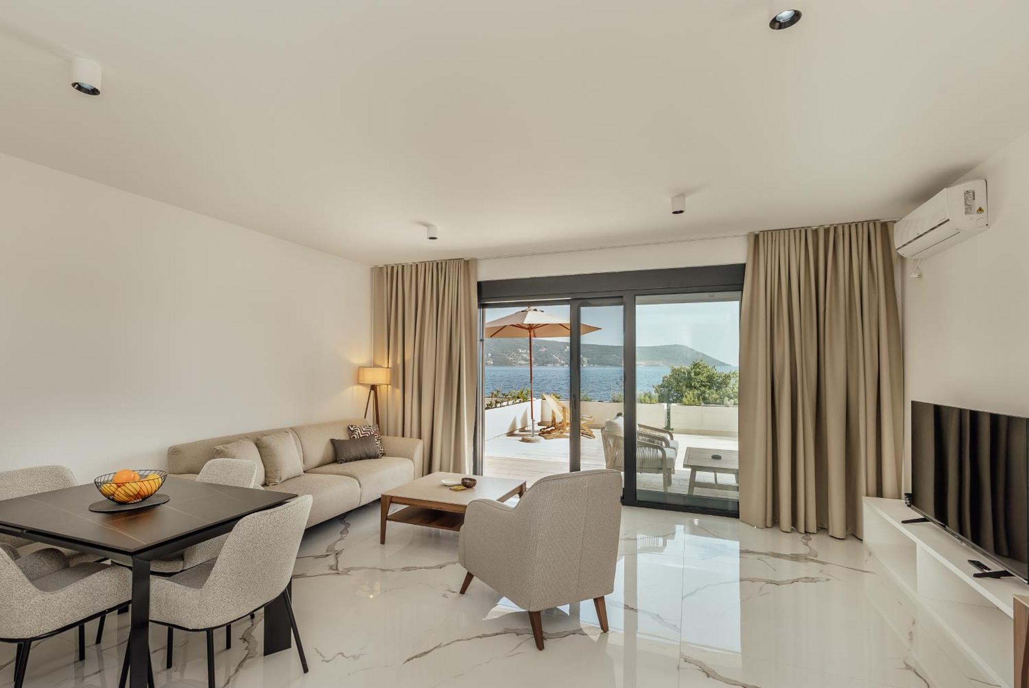 Savina Beachfront Oasis ヘルツェグ・ノヴィ エクステリア 写真