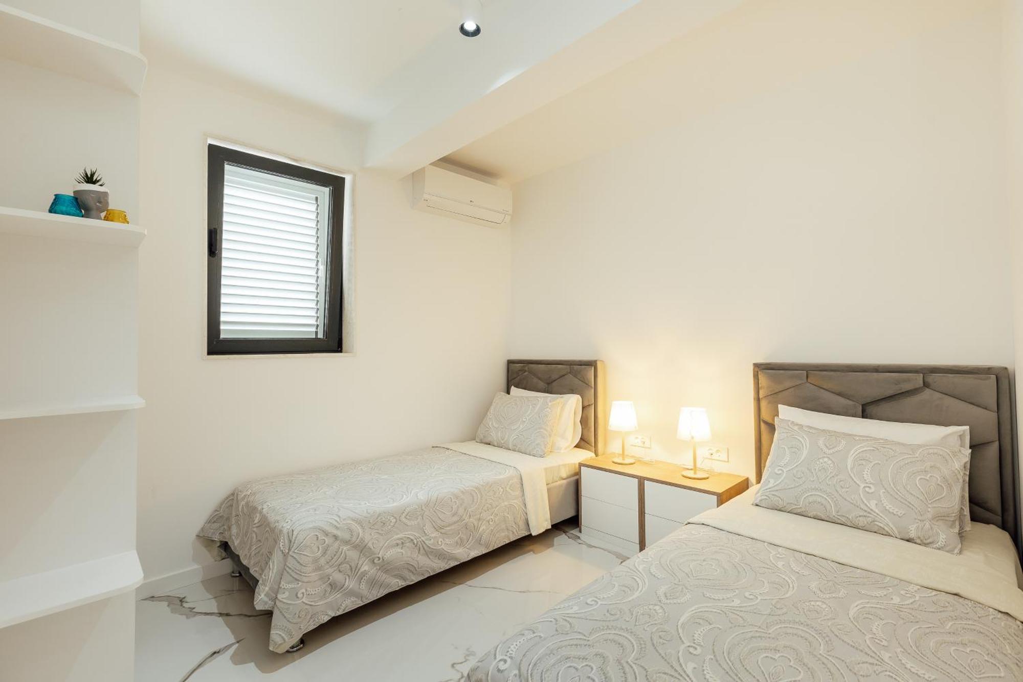 Savina Beachfront Oasis ヘルツェグ・ノヴィ エクステリア 写真